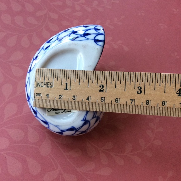 Andrea by Sadet: Blue & White Porcelain Nautilus. - Picture 8 of 9